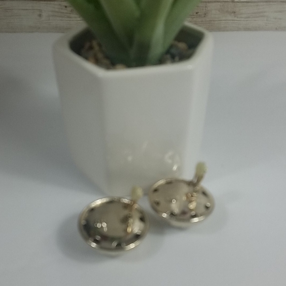 Fashion Jewelry, Vintage gold clip on earrings - Picture 2 of 4